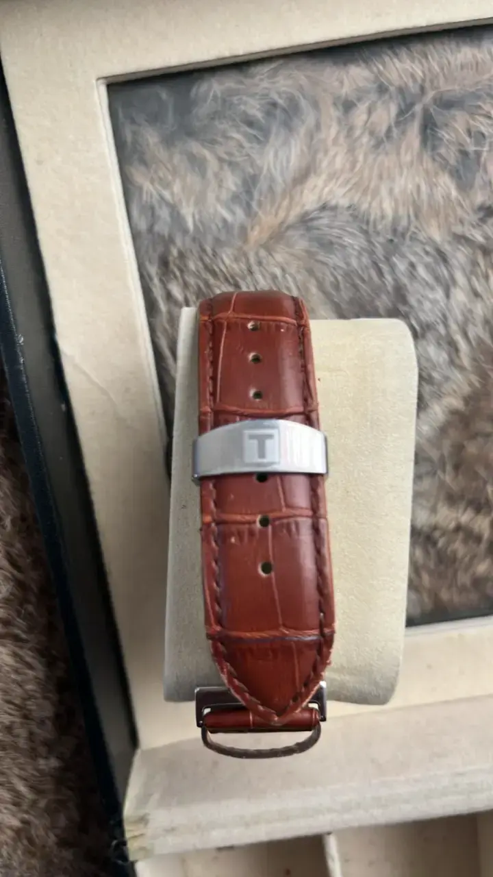 Reloj Tissot cronógrafo con correa de cuero marrón - 2