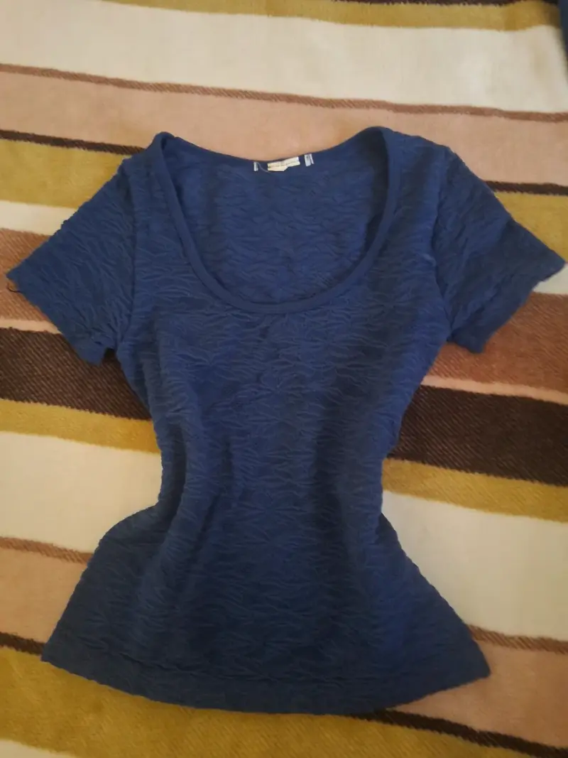 Lote de poleras para mujer en azul y negro