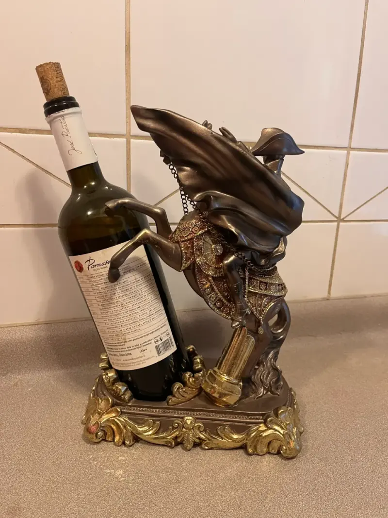 Soporte de vino decorativo con figura ecuestre - 3