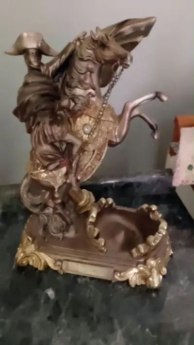 Soporte de vino decorativo con figura ecuestre - miniatura 5