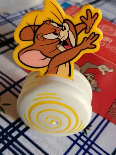 Juguete coleccionable Tom y Jerry 85 años - miniatura 2