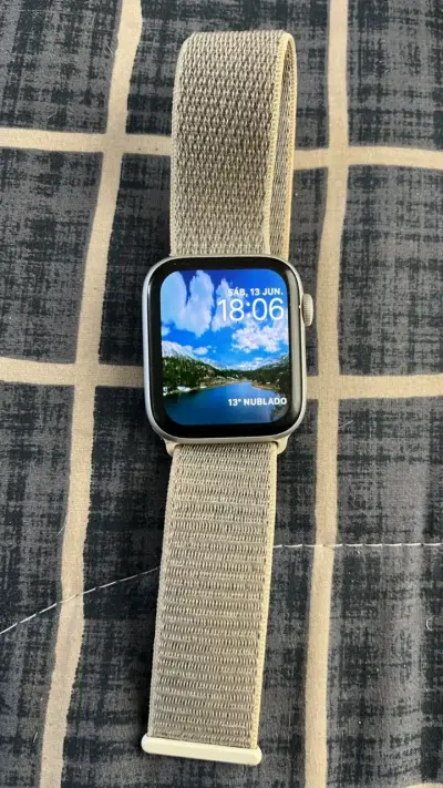 Smartwatch con correa de tela gris 44mm - miniatura 1