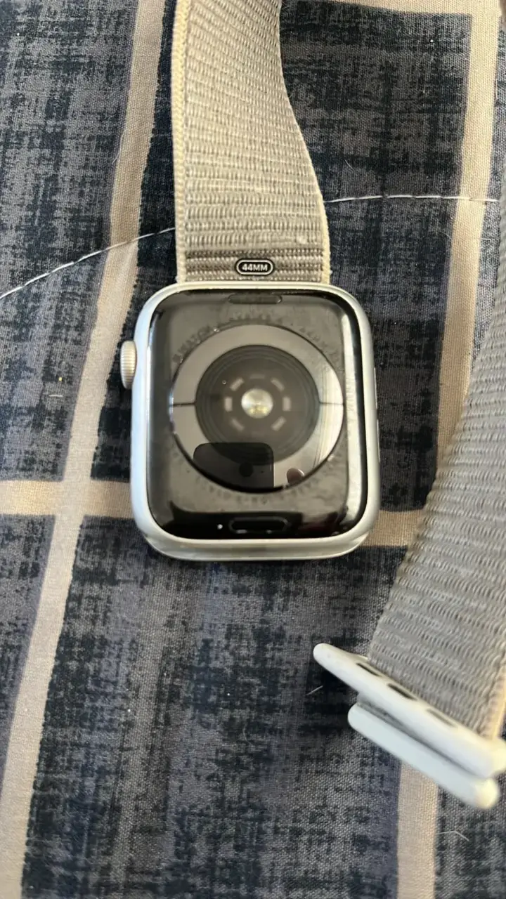 Smartwatch con correa de tela gris 44mm - 2