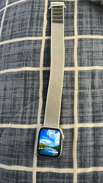 Smartwatch con correa de tela gris 44mm - miniatura 3
