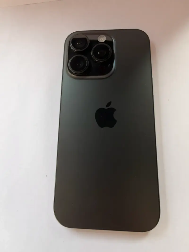 iPhone 16 Pro en muy buen estado