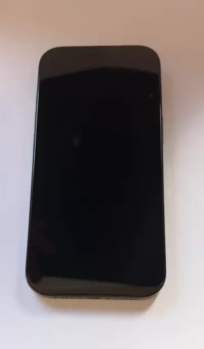 iPhone 16 Pro en muy buen estado - miniatura 4