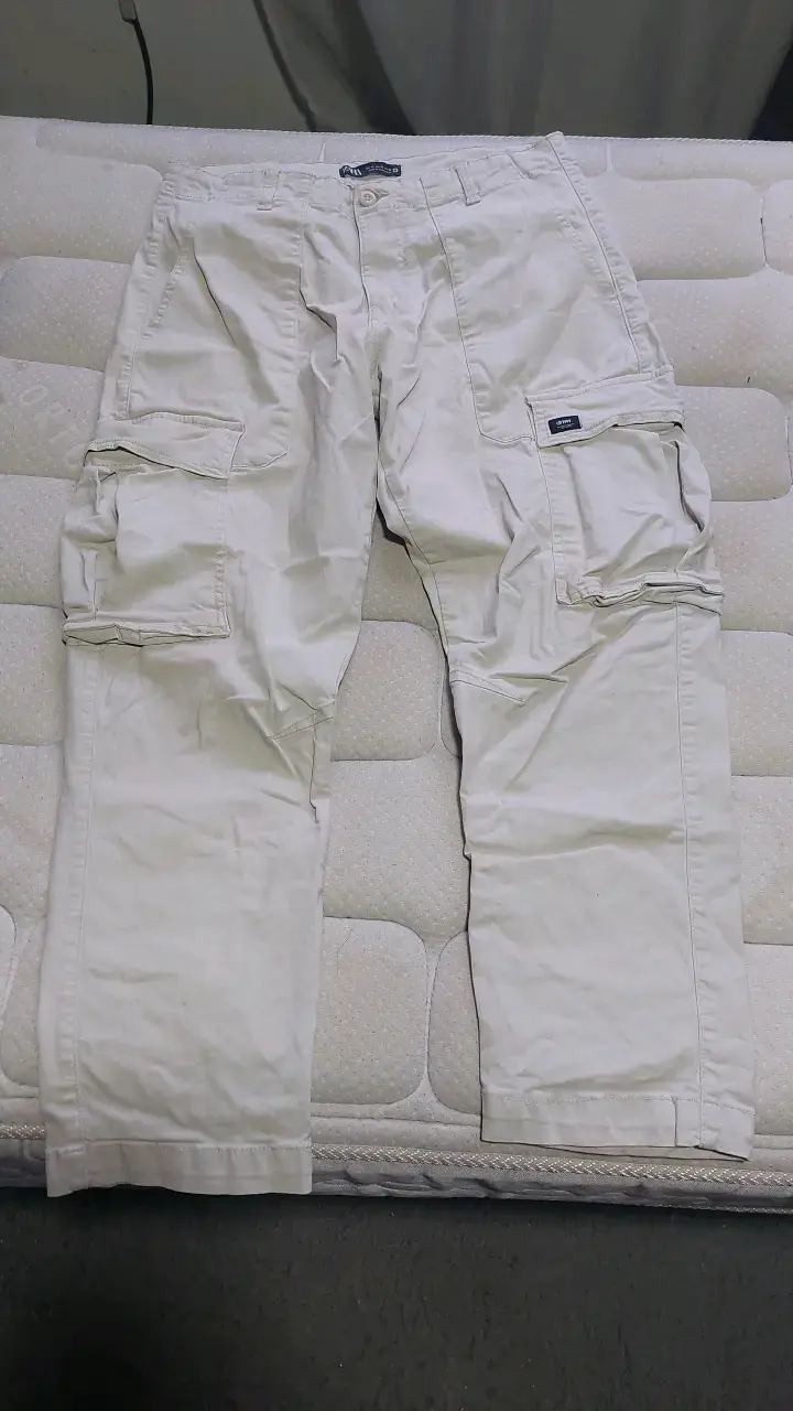 Pantalones cargo beige Zara talla 42