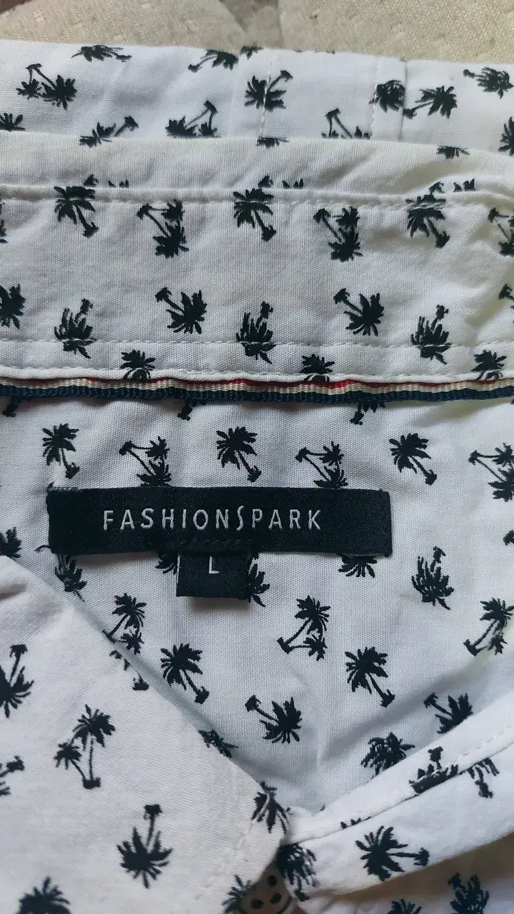 Pack de Camisas Blancas y Estampadas para Hombre - 4