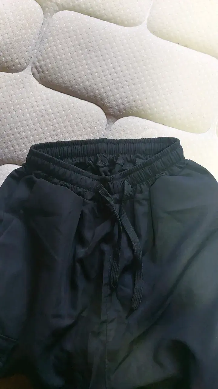 Pantalones cargo negros estilo casual - 4