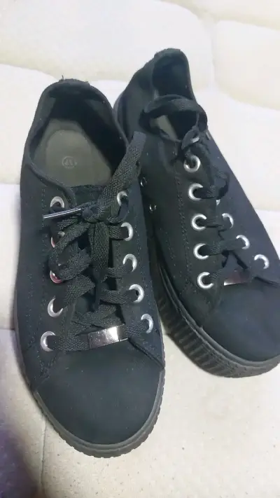 Zapatillas negras con plataforma y coraz - miniatura 5