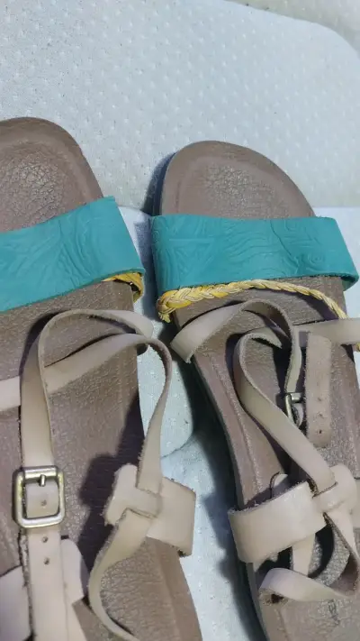 Sandalias de cuero beige y turquesa para mujer - miniatura 3