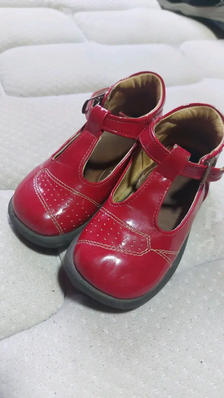 Zapatos de niña rojos con correa - 3