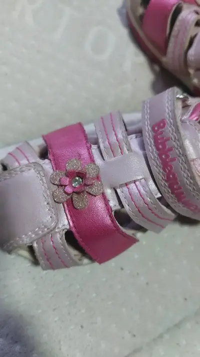 Chalitas para niña Bubblegummers rosadas con flore - miniatura 3