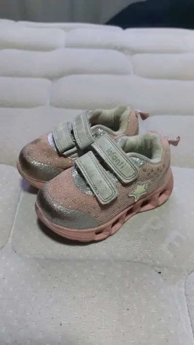 Zapatillas Infanti rosadas con brillo para niña - miniatura 1