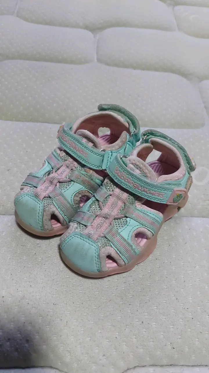 Sandalias para niña Bubblegummers color turquesa