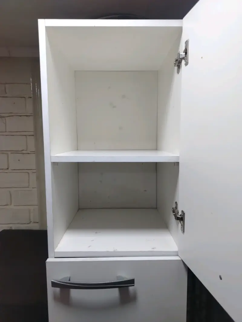 Armario de cocina blanco con estantes - 3