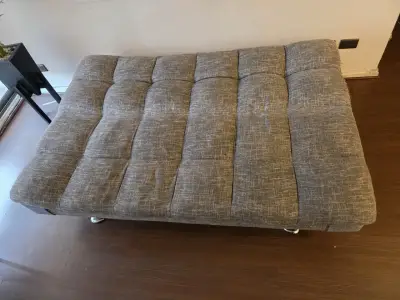 Sofá cama gris con patas metálicas - miniatura 4