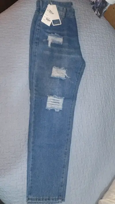 Jeans azules con roturas - miniatura 3