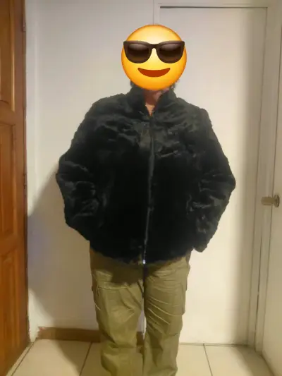 Chaqueta de piel sintética negra para mujer - miniatura 1