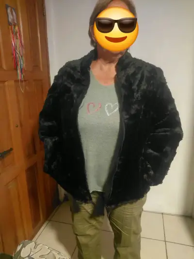 Chaqueta de piel sintética negra para mujer - miniatura 2