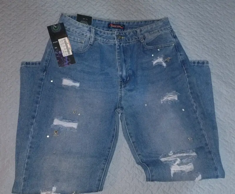 Jeans azules con decoración de brillos - 2