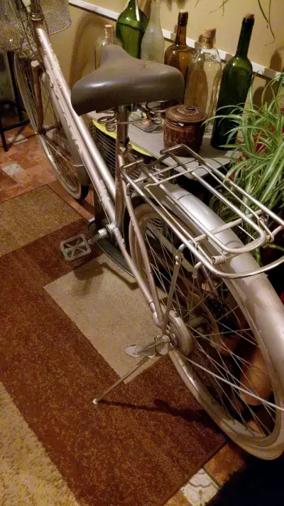 Bicicleta vintage de paseo con canasto - miniatura 3