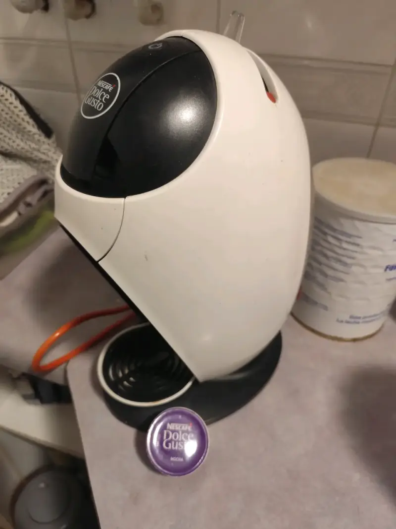 Cafetera Nescafé Dolce Gusto blanca