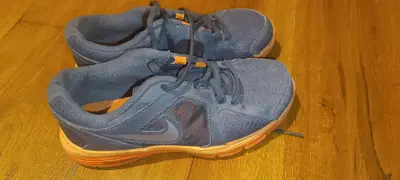 Zapatillas deportivas Nike azul y naranja - miniatura 1