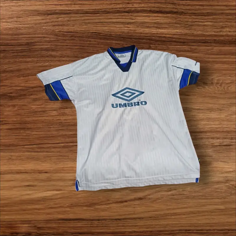 Polera blanca deportiva Umbro