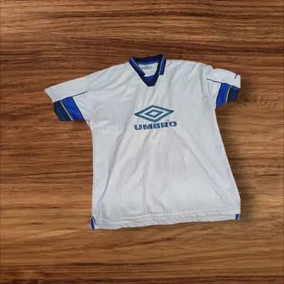 Polera blanca deportiva Umbro - miniatura 1