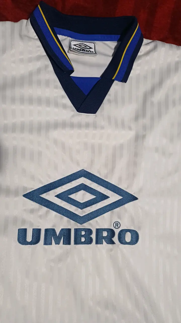 Polera blanca deportiva Umbro - 2