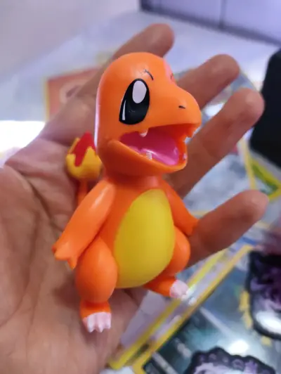 Set de figuras y cartas Pokémon con peluche Pichu - miniatura 3