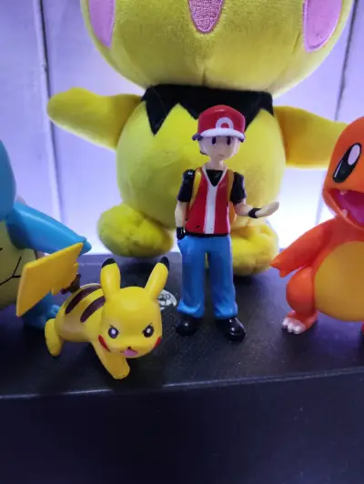 Set de figuras y cartas Pokémon con peluche Pichu - miniatura 6