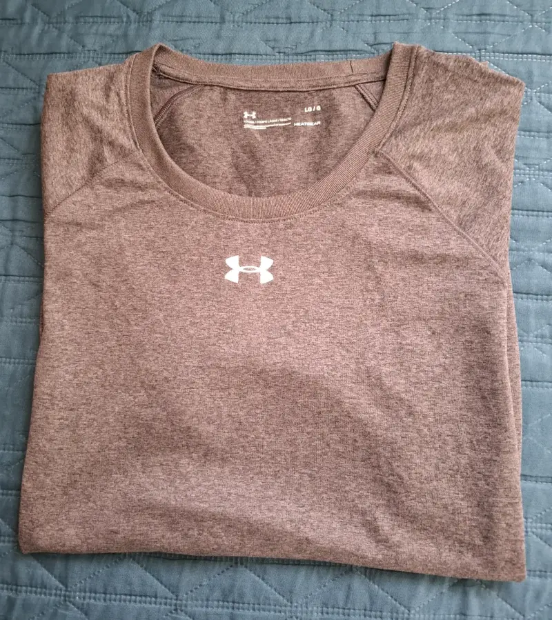 Polera deportiva gris Under Armour para hombre