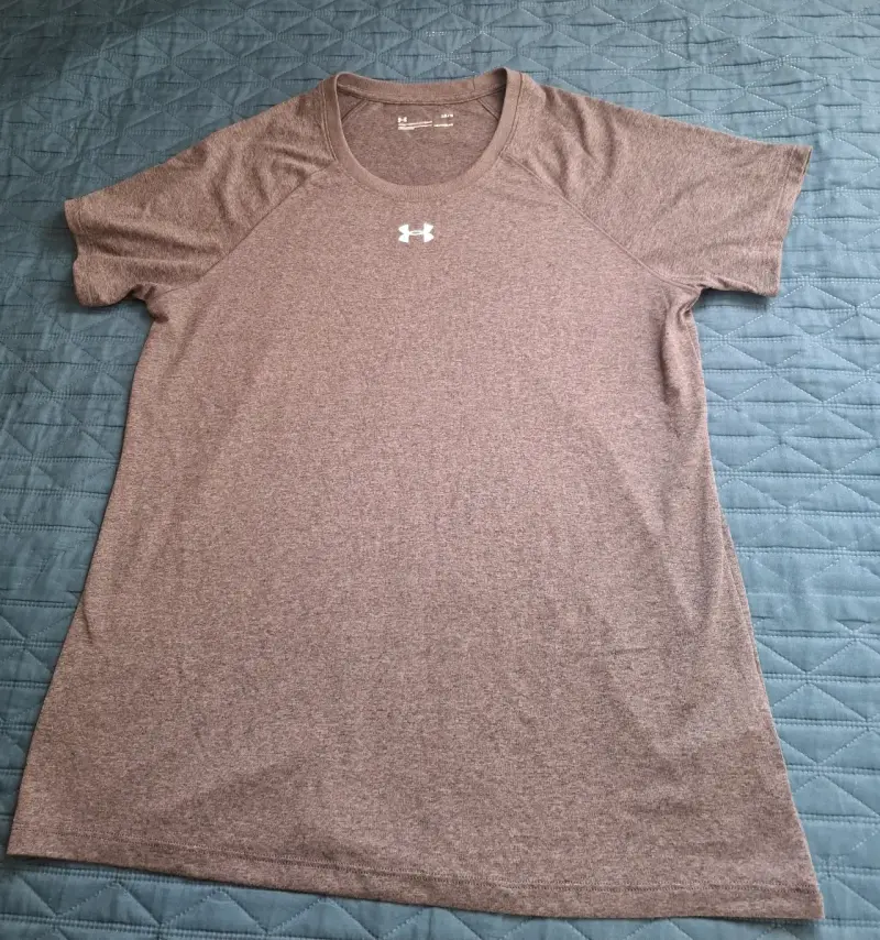 Polera deportiva gris Under Armour para hombre - 2