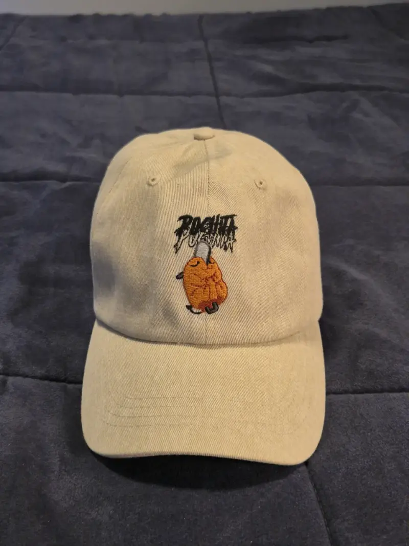 Gorra Chainsaw Man Bershka Beige