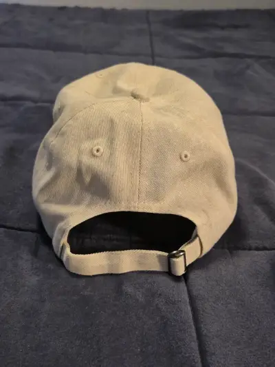 Gorra Chainsaw Man Bershka Beige - miniatura 4