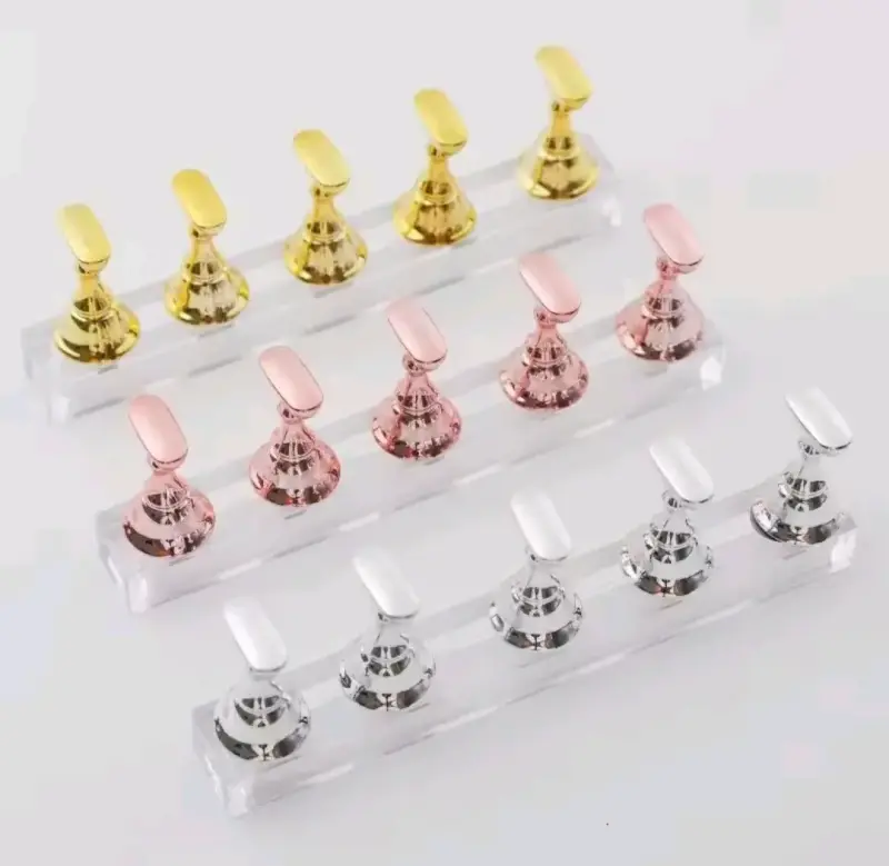 Soporte Magnético para Práctica de Uñas