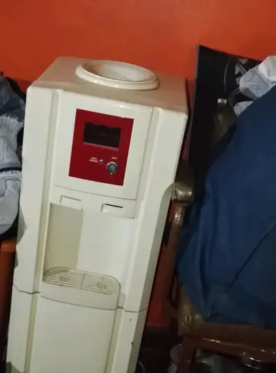 Dispensador de agua caliente y fría - miniatura 2