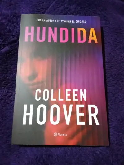 Hundida de Colleen Hoover - miniatura 1