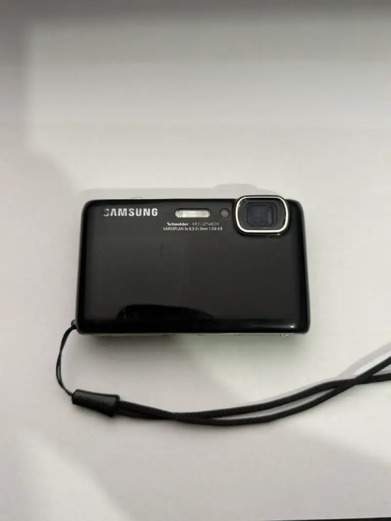 Cámara digital Samsung ST100 con pantalla táctil