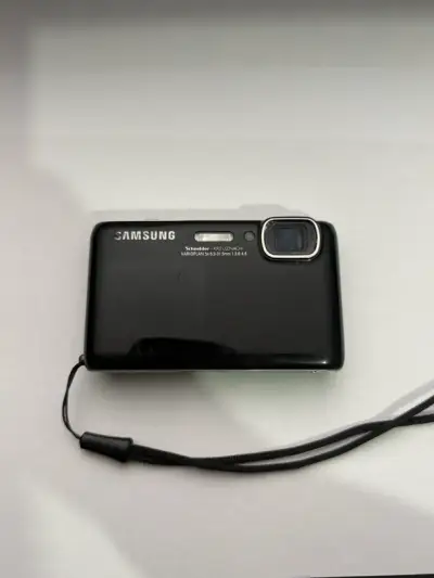 Cámara digital Samsung ST100 con pantalla táctil - miniatura 1