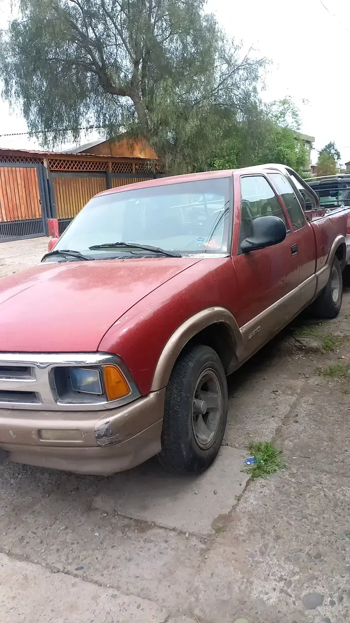 Camioneta s10 1997 pickup roja en buen estado