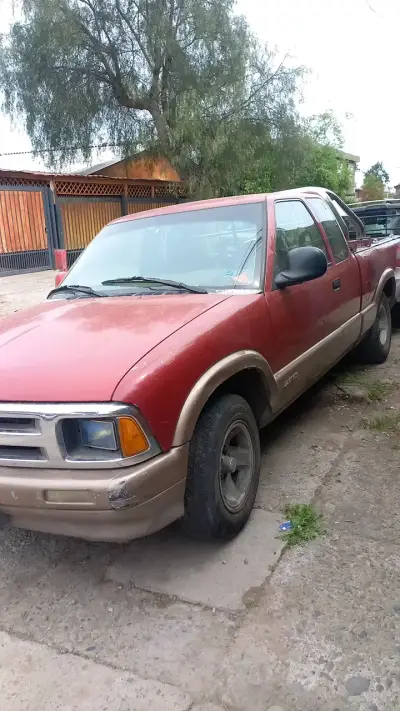 Camioneta s10 1997 pickup roja en buen estado - miniatura 1