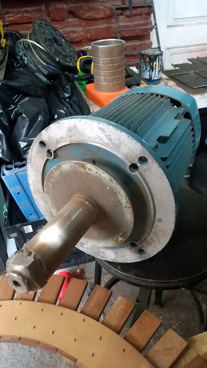 Motor eléctrico ABB usado en buen estado 7.5 hp - 3