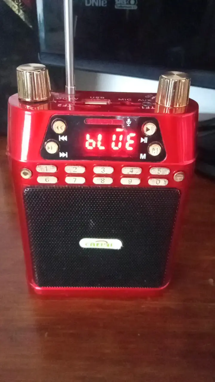 Radio portátil Bluetooth roja con USB y AUX