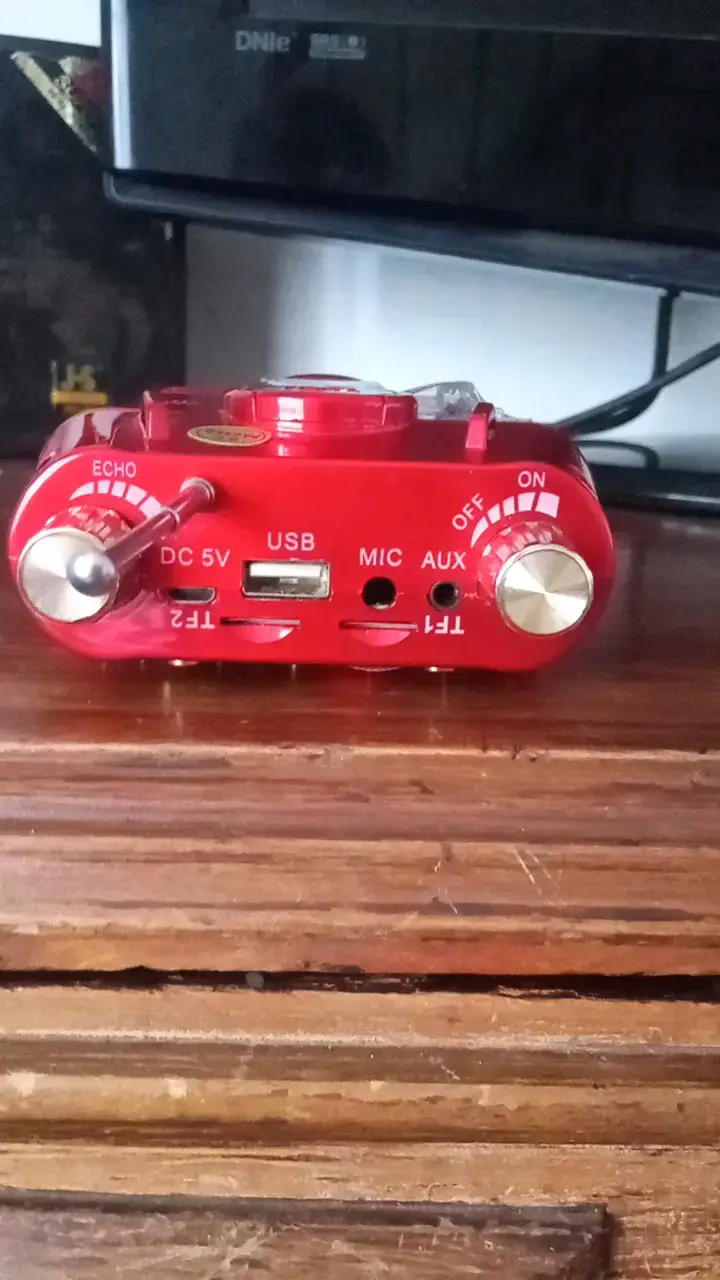 Radio portátil Bluetooth roja con USB y AUX - 2