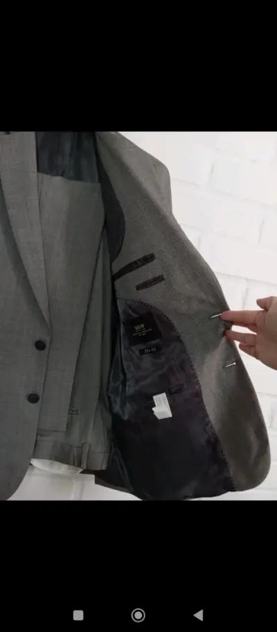 Traje gris para hombre en buen estado - miniatura 2