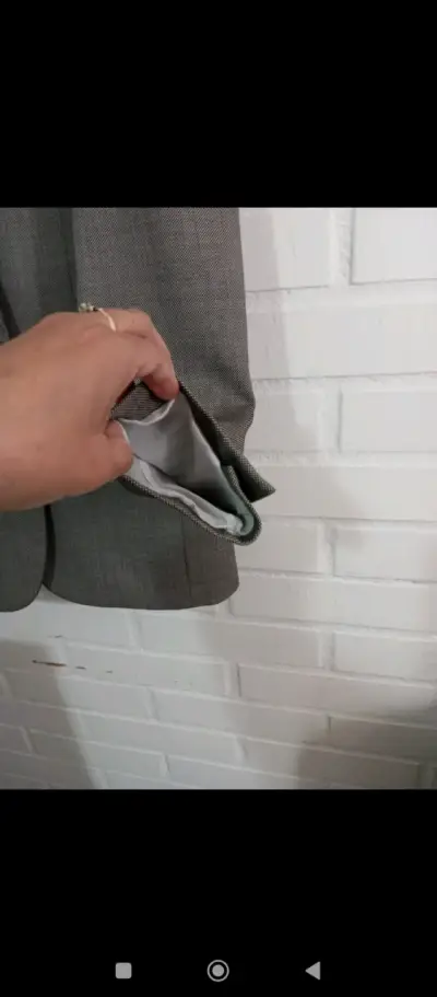 Traje gris para hombre en buen estado - miniatura 3