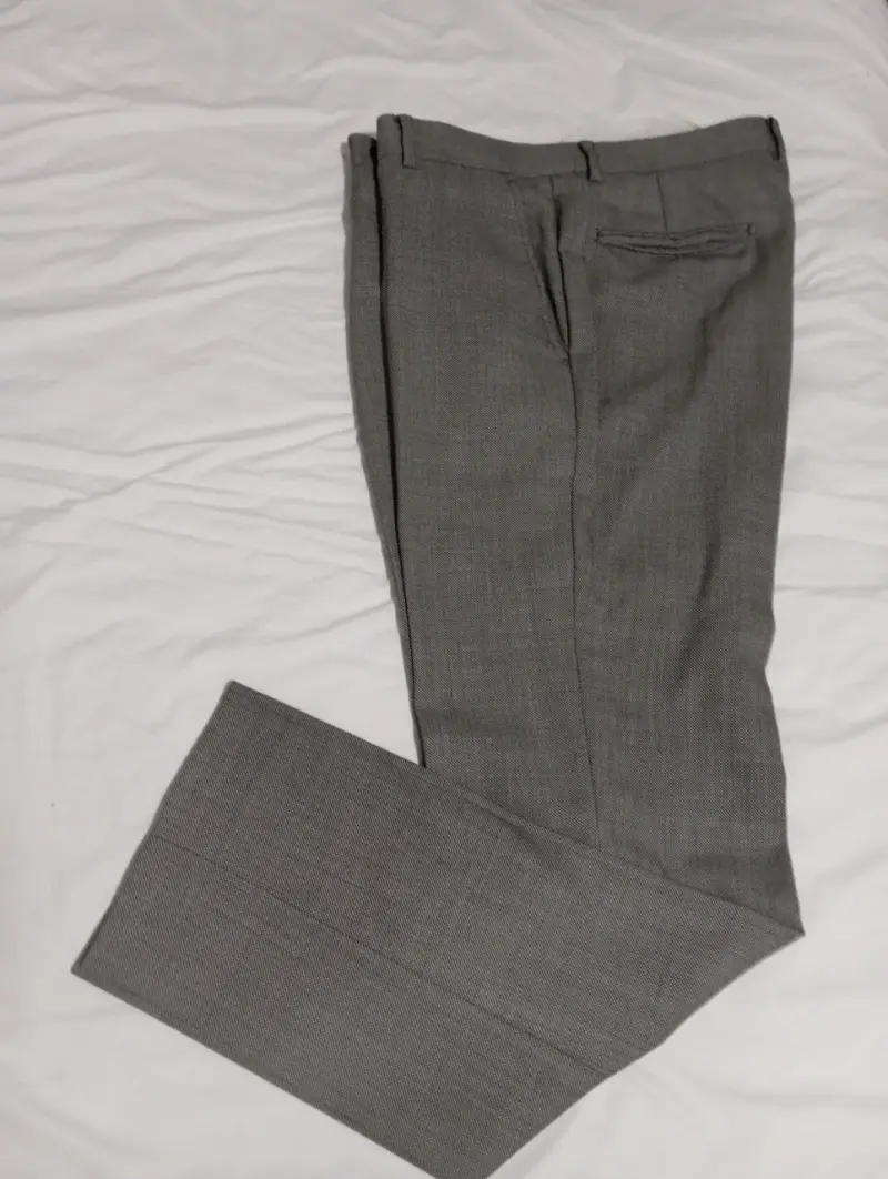 Traje gris para hombre en buen estado - 4